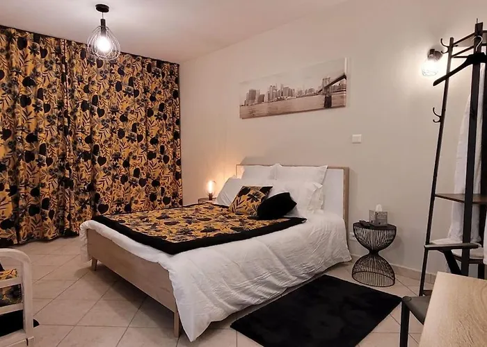 Amiens Studio Cocooning Et Tranquille Dans Un Jardinet A L\'Arriere D\'Une Copropriete 2Mm De La Gare