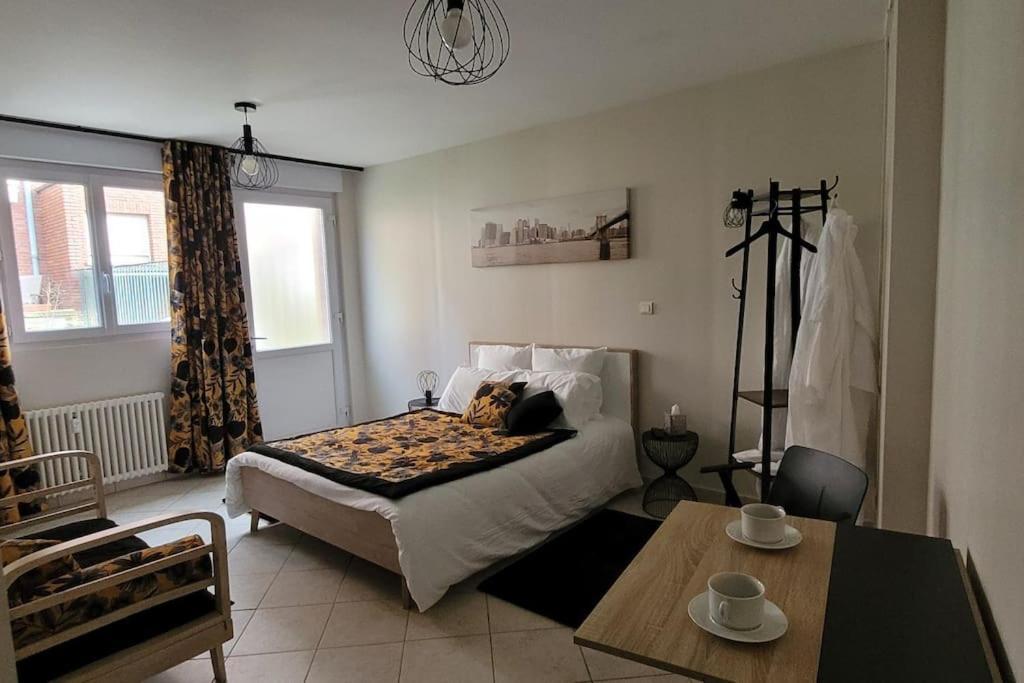 Apartment Cocooning Et Tranquille Dans Un Jardinet A L'arriere D'une Copropriete 2mm De La Gare *