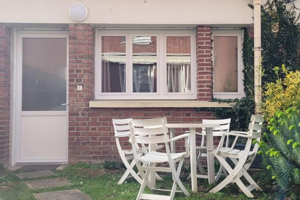 Cocooning Et Tranquille Dans Un Jardinet A L'arriere D'une Copropriete 2mm De La Gare Apartment *
